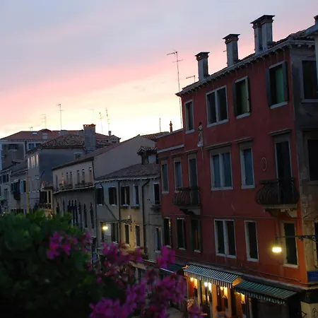 At Leonard Venice