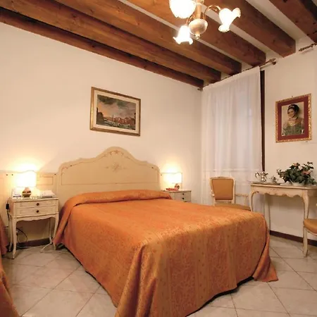 At Leonard * Venetië