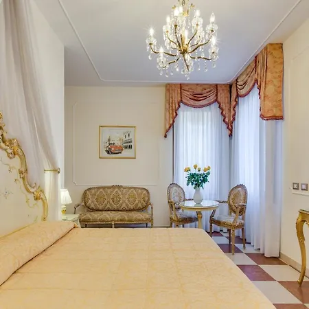 At Leonard * Venetië