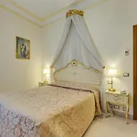 At Leonard * Βενετία