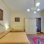 At Leonard * Βενετία