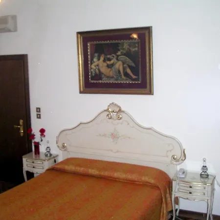Szálloda At Leonard *