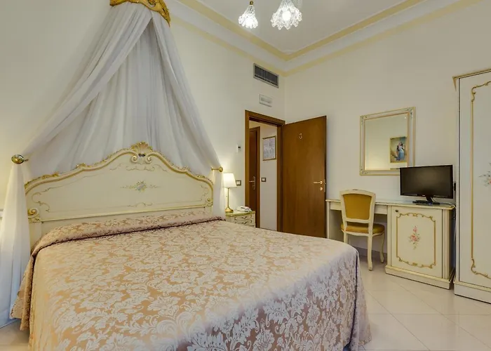 At Leonard Hotel Venecia