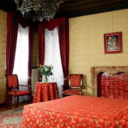 At Leonard Отель *