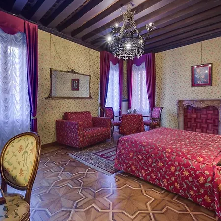 At Leonard Отель *