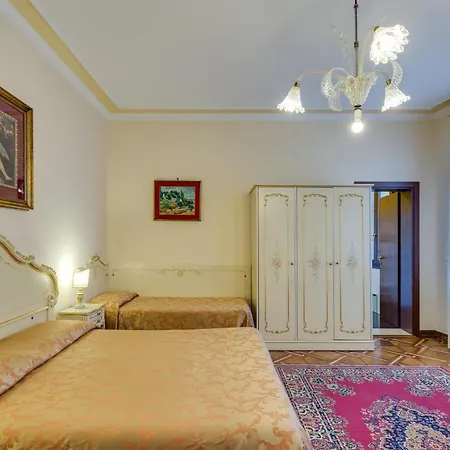 At Leonard * Венеция