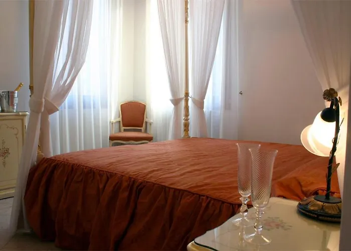 At Leonard Βενετία