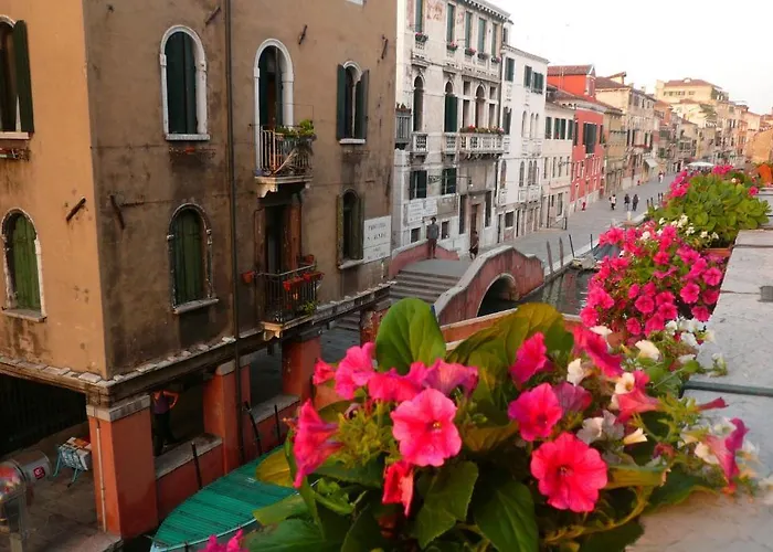 At Leonard Βενετία