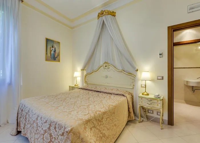 At Leonard * Βενετία